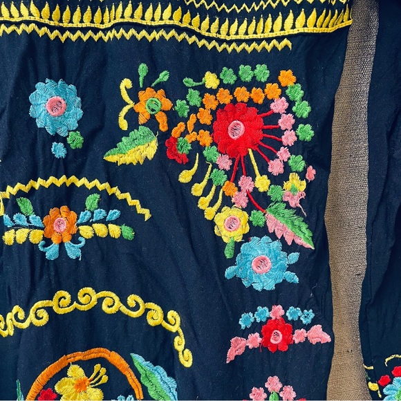 Traditional Floral Embroidered Navy Tunic Blouse Size M Johnny Was Inspired - Picture 4 of 12